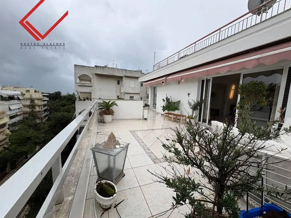 Cuisine; électroménager, parquet, lumière naturelle, style moderne