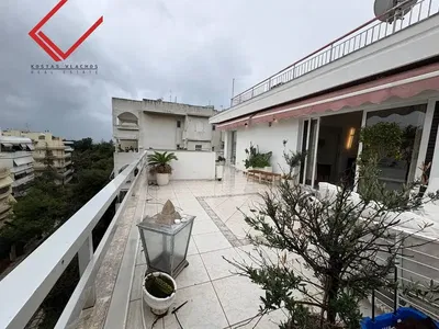 Cuisine; électroménager, parquet, lumière naturelle, style moderne