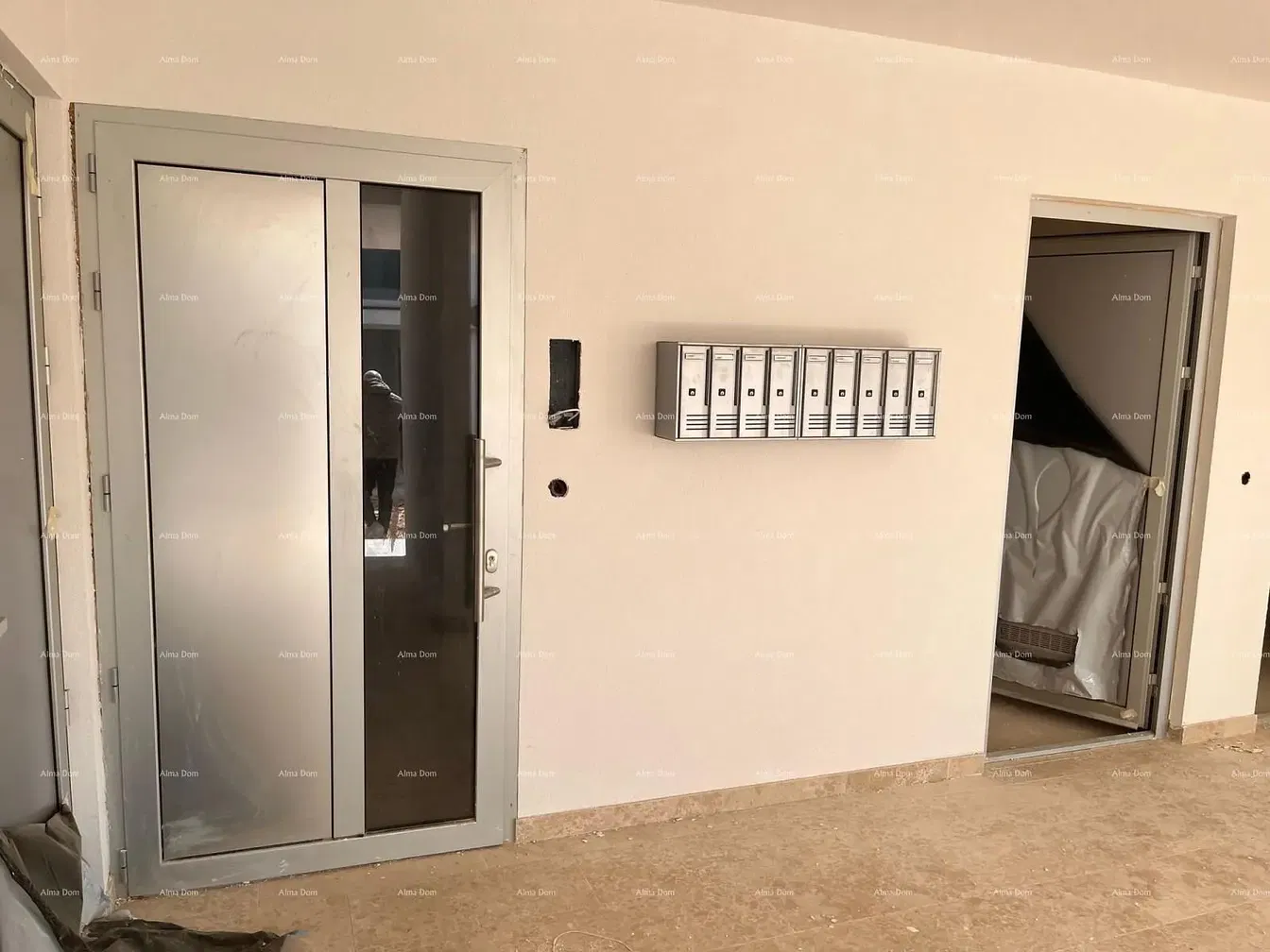 Küche; küchengeräte, holzboden, tageslicht, moderner stil