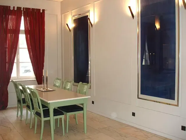 مطبخ; أجهزة المطبخ, أرضية خشبية, ضوء طبيعي, أسلوب عصري