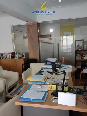 Mutfak; mutfak aletleri, ahşap zemin, doğal ışık, modern stil