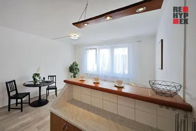 Küche; küchengeräte, holzboden, tageslicht, moderner stil