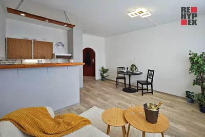 Küche; küchengeräte, holzboden, tageslicht, moderner stil