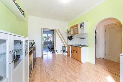 Living room; wood floor, natural light, modern style