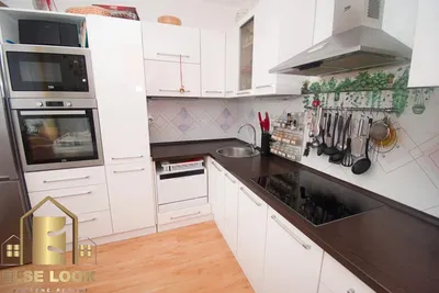 Wohnzimmer; holzboden, tageslicht, moderner stil