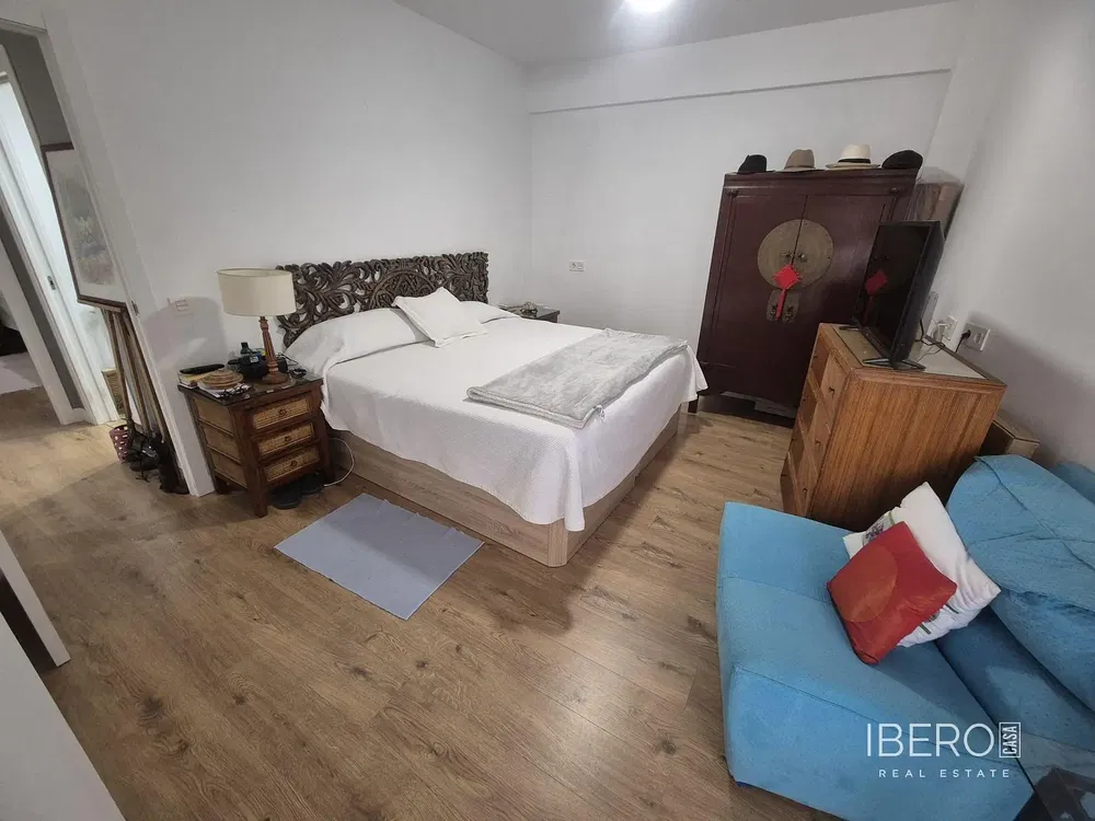 Cocina; electrodomésticos, suelo de madera, luz natural, estilo moderno