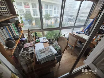 Cocina; electrodomésticos, suelo de madera, luz natural, estilo moderno