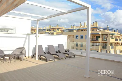 Cocina; electrodomésticos, suelo de madera, luz natural, estilo moderno