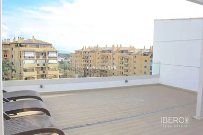 Cocina; electrodomésticos, suelo de madera, luz natural, estilo moderno