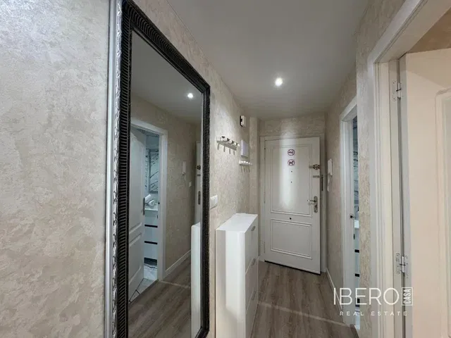 مطبخ; أجهزة المطبخ, أرضية خشبية, ضوء طبيعي, أسلوب عصري