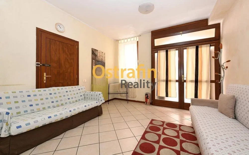 Cocina; electrodomésticos, suelo de madera, luz natural, estilo moderno