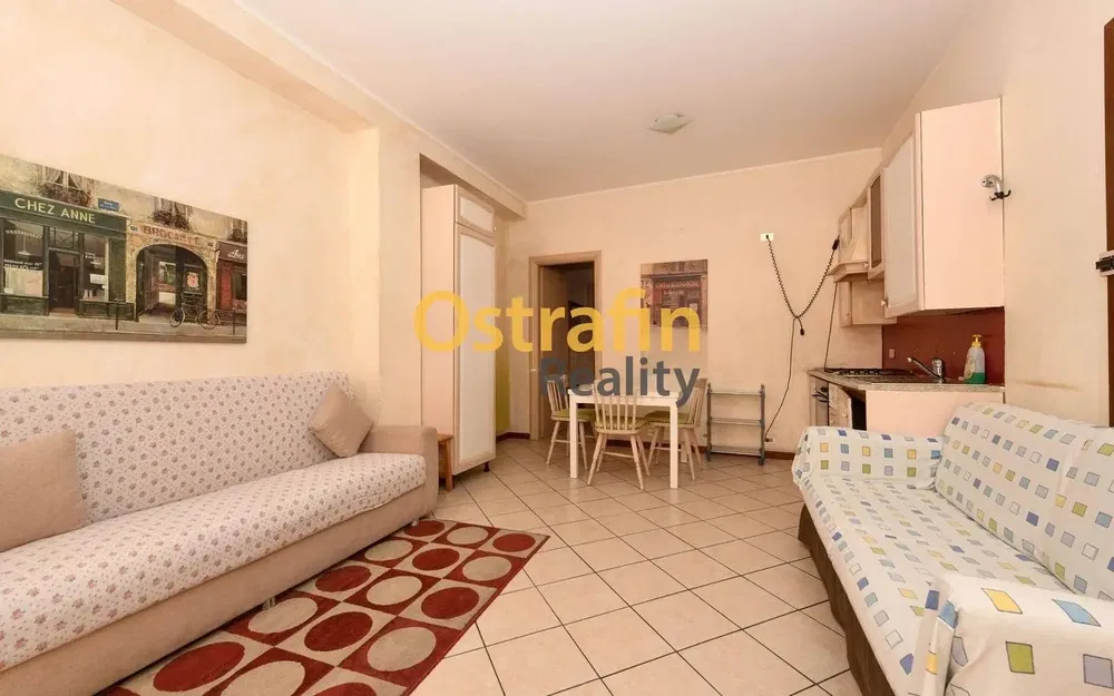 Cocina; electrodomésticos, suelo de madera, luz natural, estilo moderno