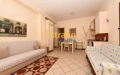 Cocina; electrodomésticos, suelo de madera, luz natural, estilo moderno