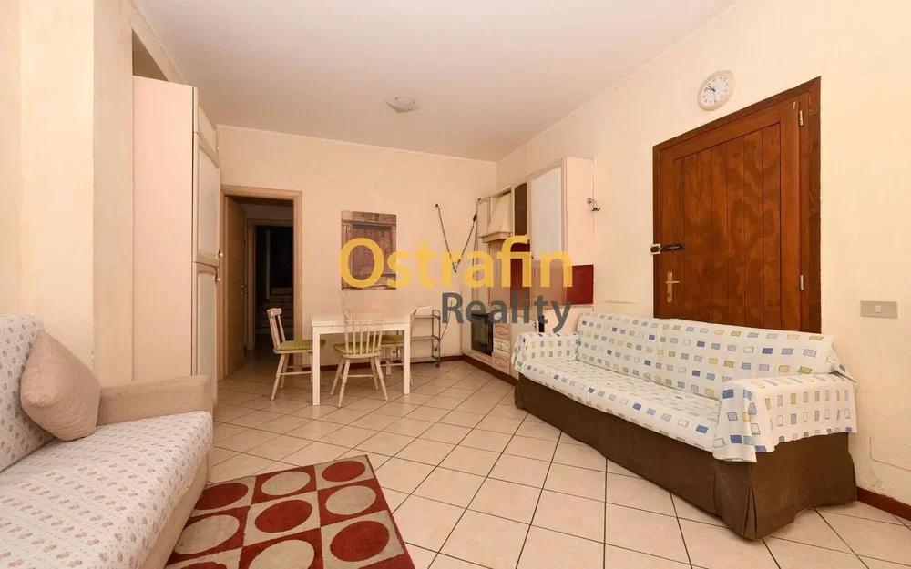 Cocina; electrodomésticos, suelo de madera, luz natural, estilo moderno