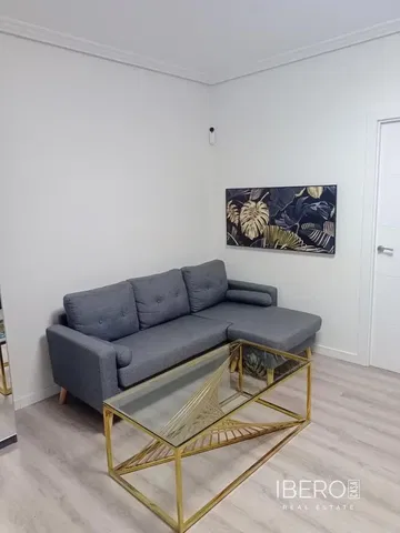 Küche; küchengeräte, holzboden, tageslicht, moderner stil