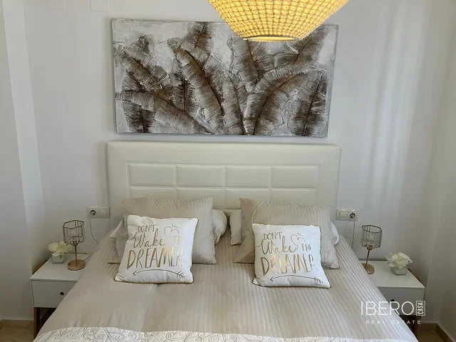 Küche; küchengeräte, holzboden, tageslicht, moderner stil