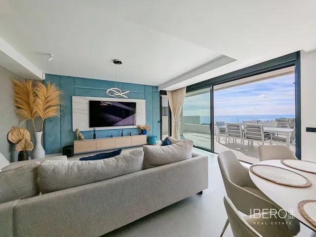 Küche; küchengeräte, holzboden, tageslicht, moderner stil