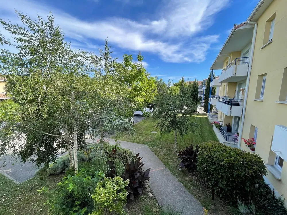 Küche; küchengeräte, holzboden, tageslicht, moderner stil