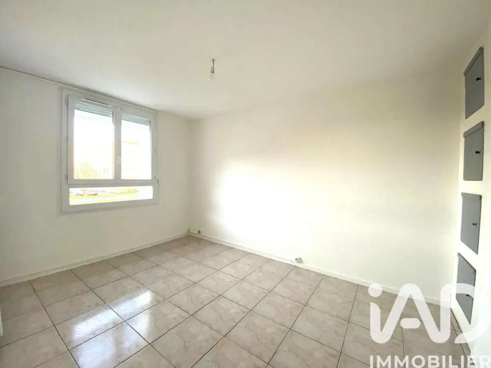 Cucina; elettrodomestici, pavimento in legno, luce naturale, stile moderno