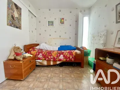 Cuisine; électroménager, parquet, lumière naturelle, style moderne