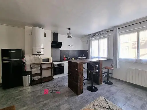 Küche; küchengeräte, holzboden, tageslicht, moderner stil