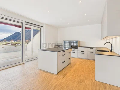 Cuisine; électroménager, parquet, lumière naturelle, style moderne