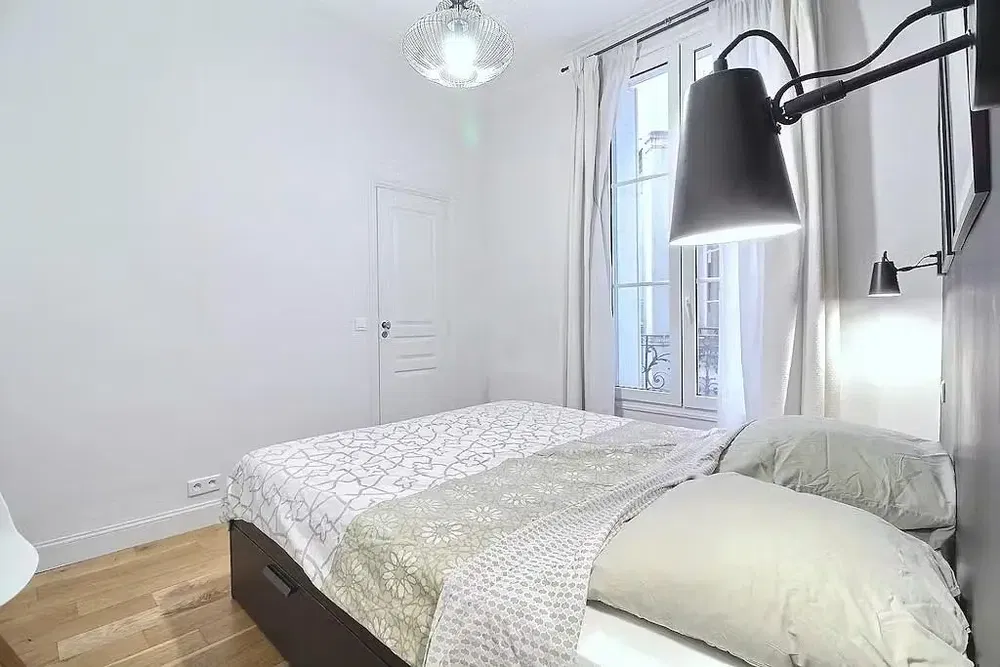 Cuisine; électroménager, parquet, lumière naturelle, style moderne