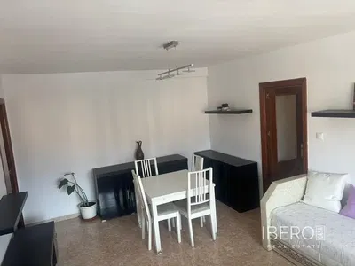 Küche; küchengeräte, holzboden, tageslicht, moderner stil