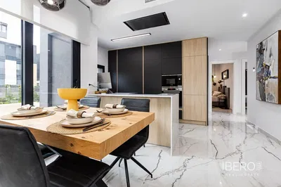 Küche; küchengeräte, holzboden, tageslicht, moderner stil