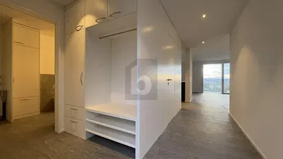 Küche; küchengeräte, holzboden, tageslicht, moderner stil