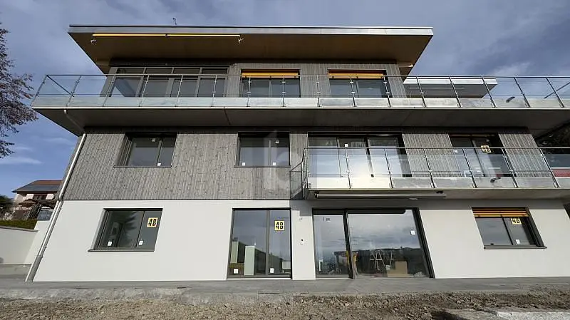 Küche; küchengeräte, holzboden, tageslicht, moderner stil