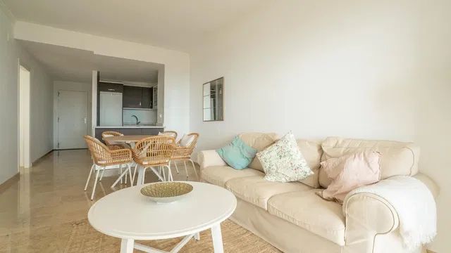 Cuisine; électroménager, parquet, lumière naturelle, style moderne