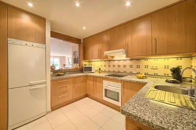 Cocina; electrodomésticos, luz natural, estilo moderno