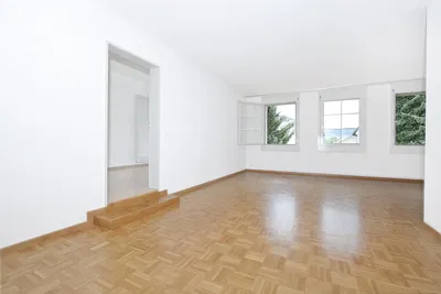 Soggiorno; pavimento in legno, luce naturale, vista