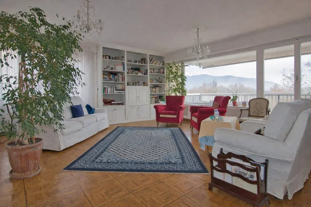 Salon; vue, parquet, lumière naturelle