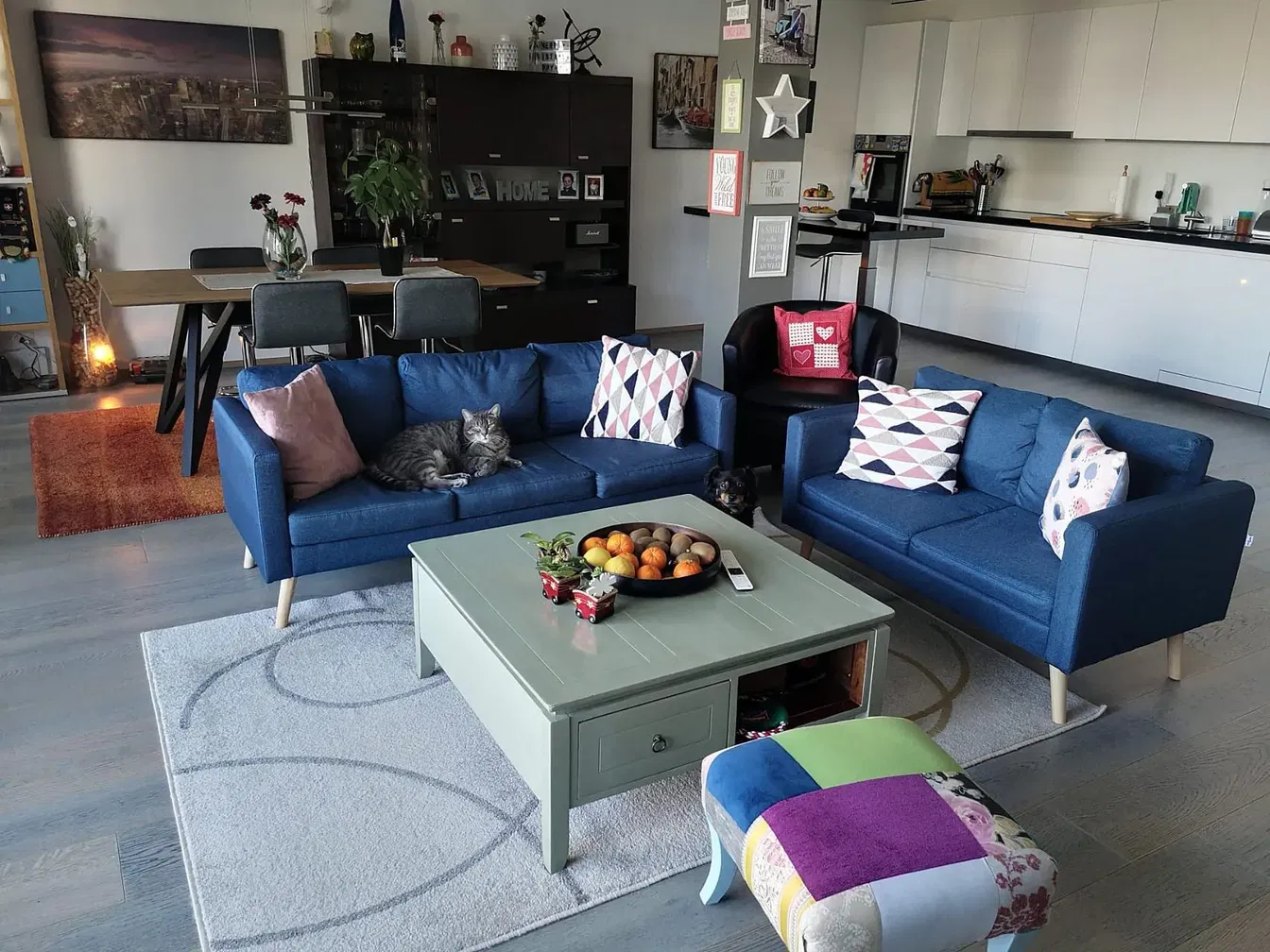 Soggiorno; stile moderno, luce naturale