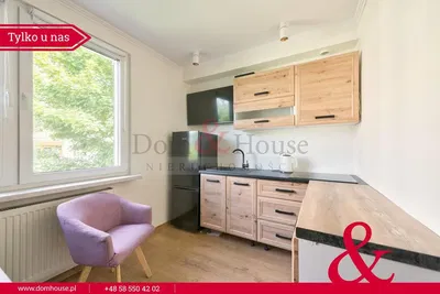 Kuchyně; výhled, kuchyňské spotřebiče, přirozené světlo