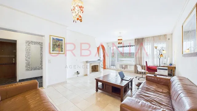 Wohnzimmer; tageslicht, moderner stil