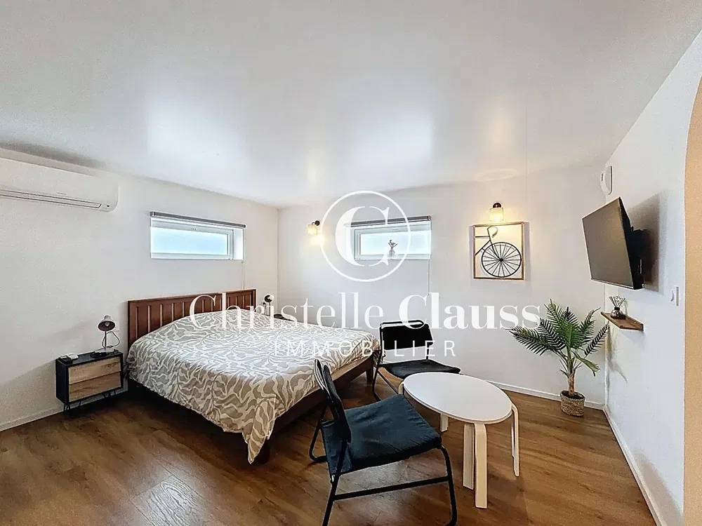 Schlafzimmer; tageslicht, holzboden