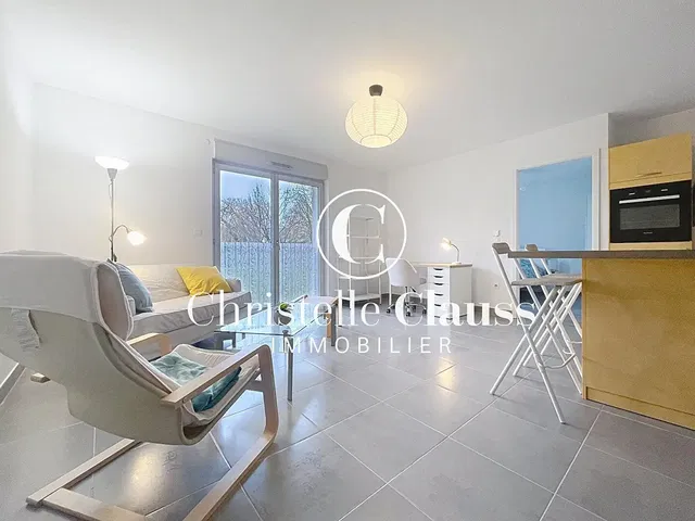 Salon; vue, carrelage, lumière naturelle, style moderne