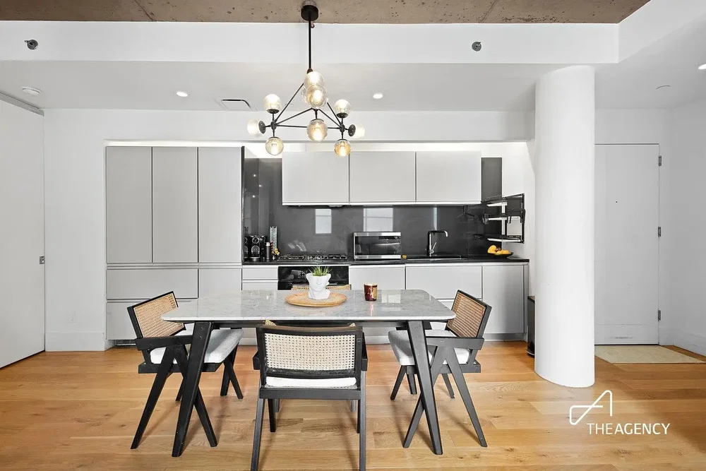 Cuisine; style moderne, parquet, lumière naturelle