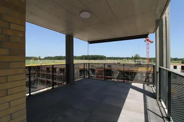 Μπαλκόνι; θέα, πλακάκια