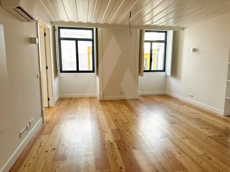 Schlafzimmer; holzboden, tageslicht