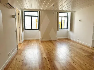 Schlafzimmer; holzboden, tageslicht
