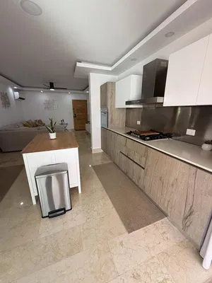 Küche; küchengeräte, fliesenboden, tageslicht, moderner stil