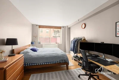 Chambre; lumière naturelle, parquet