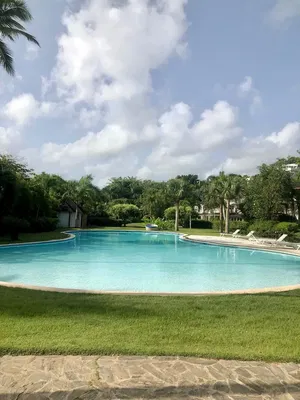 Casa y alrededores; vista, luz natural