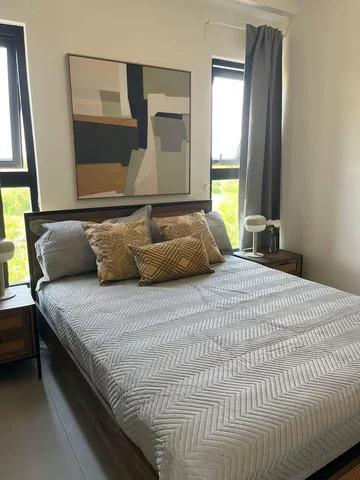 Ložnice; přirozené světlo, moderní styl