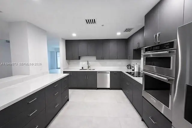 Kuchyně; kuchyňské spotřebiče, po rekonstrukci, přirozené světlo