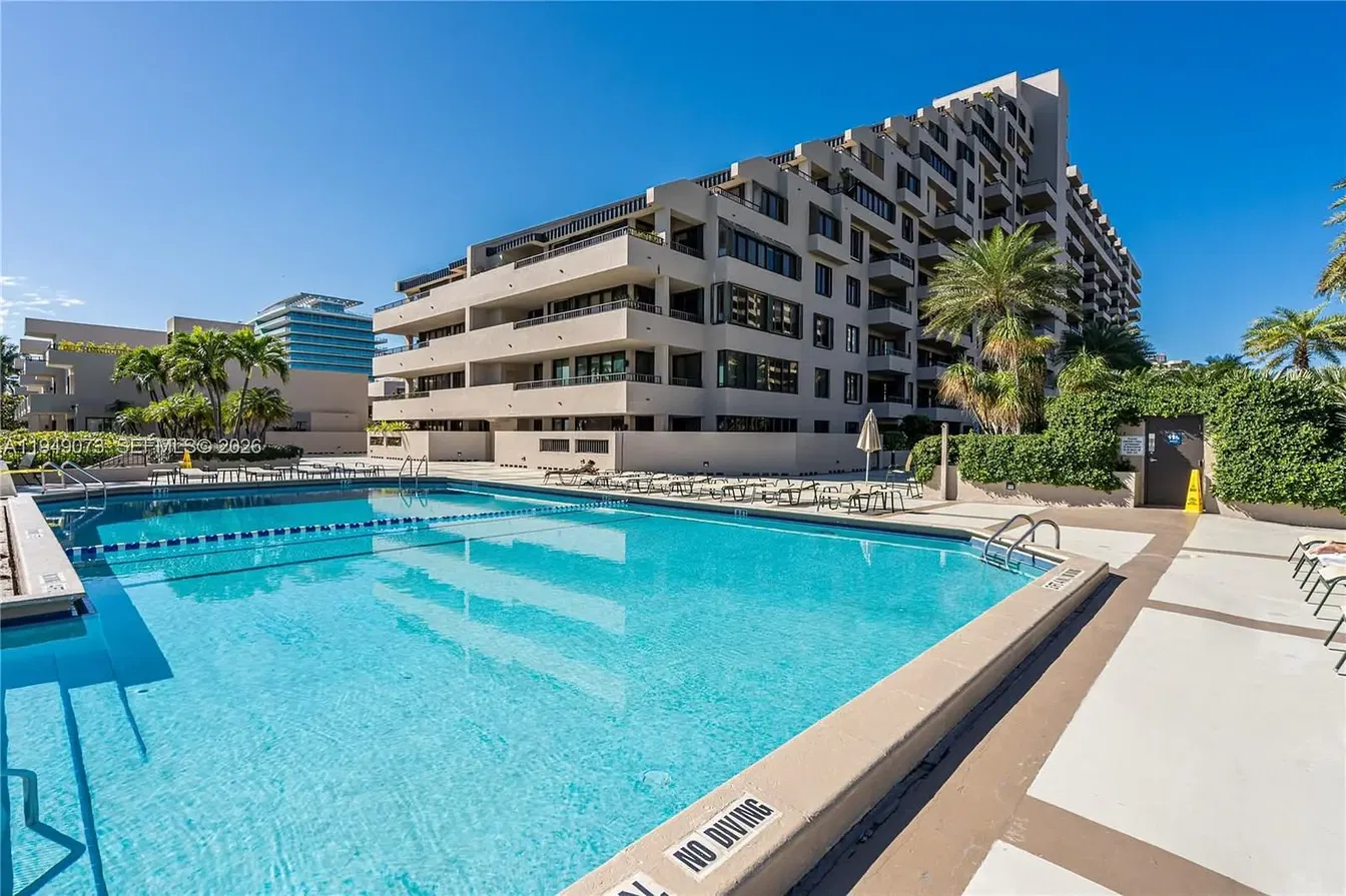 Dům a okolí; výhled